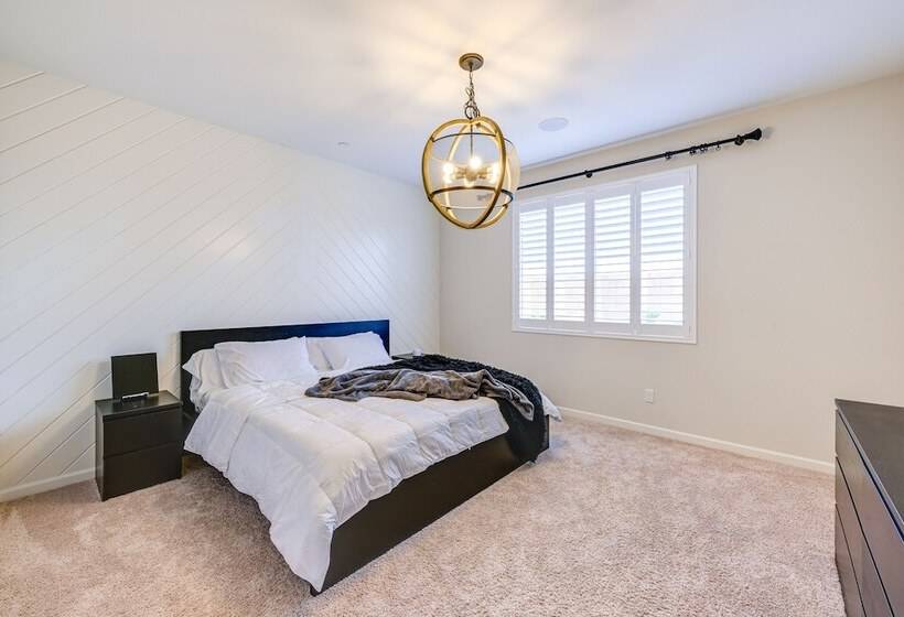 Pet Friendly Clovis Home   Near Mall & Waterpark!