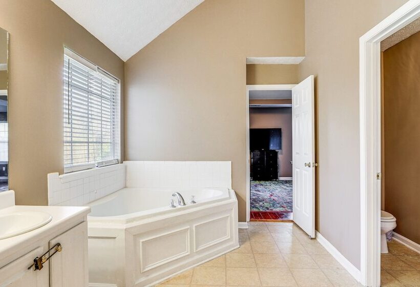 Pet Friendly Georgia Escape W/ Deck, Grill & Yard!