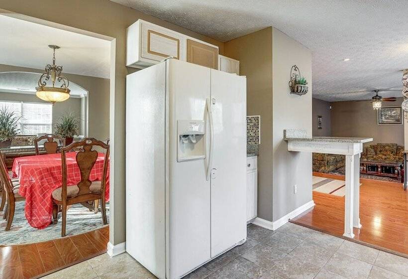 Pet Friendly Georgia Escape W/ Deck, Grill & Yard!