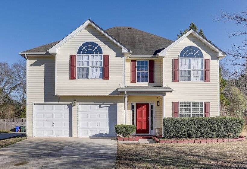 Pet Friendly Georgia Escape W/ Deck, Grill & Yard!