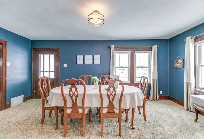 Quaint Howells Retreat   Steps From Main Street!