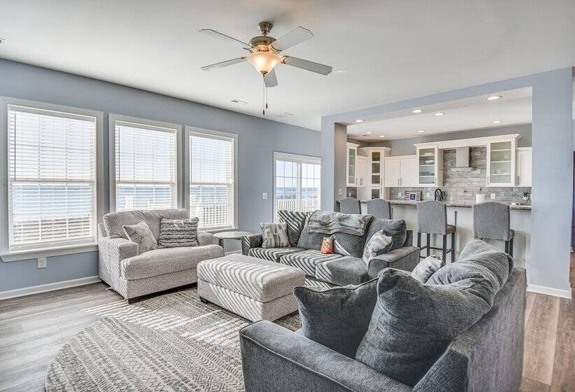 Private Beach & Deck: Bayfront Home In Hayes!
