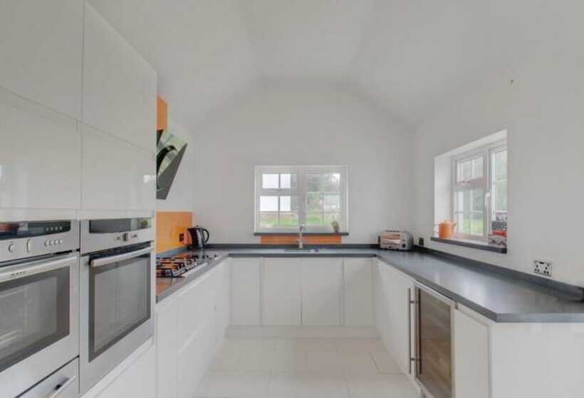 住所  Beautiful 3 Bed House In The Hamlet Of Ham Green