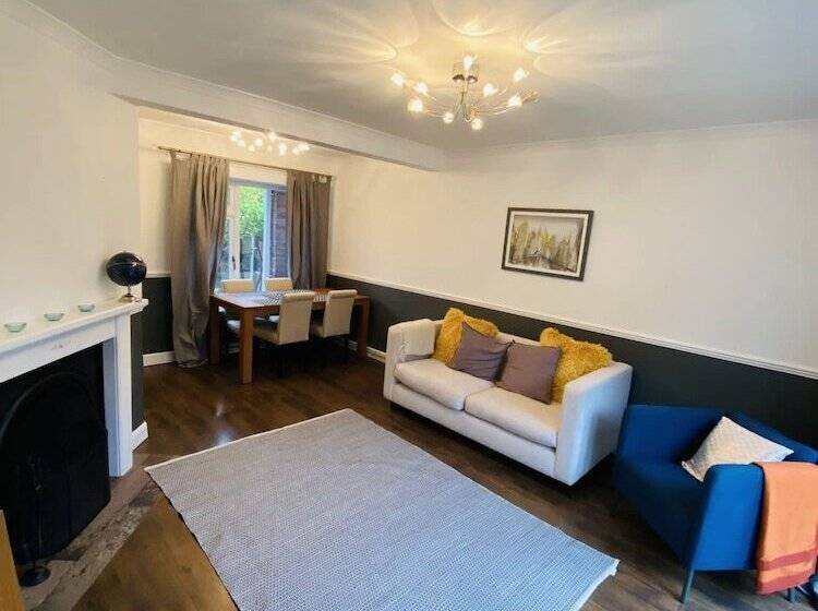 إقامة Impeccable 3 Bed House In Nottingham Free Parking