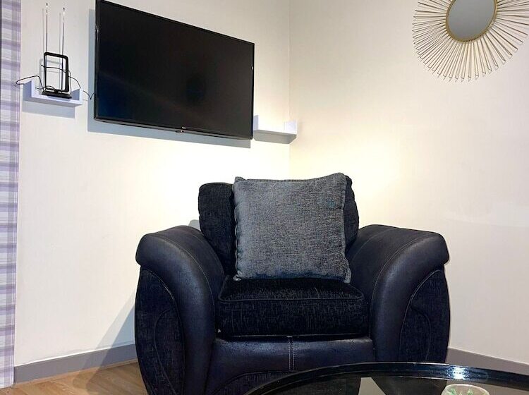 إقامة Impeccable Spacious 6 Bed House In Romford