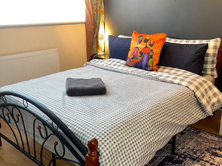 إقامة Impeccable Spacious 6 Bed House In Romford