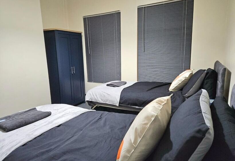 اقامتگاه Spacious,luxury, Near City Center, Free Parking