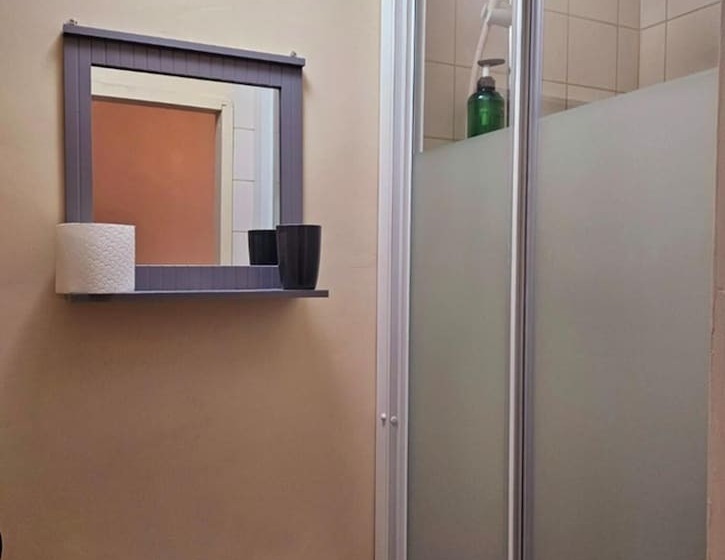 اقامتگاه Spacious,luxury, Near City Center, Free Parking