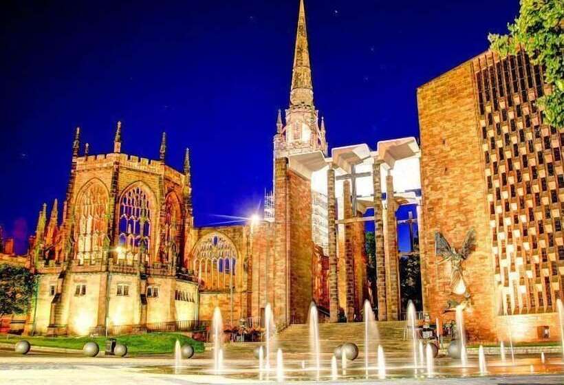 اقامتگاه Spacious,luxury, Near City Center, Free Parking