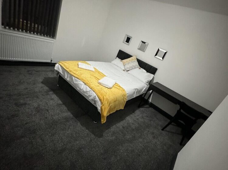 إقامة Stunning 4 Bed House In Leeds Close To Center