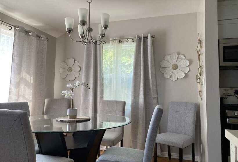 اقامتگاه Stunning Home With Large Yard In Los Angeles