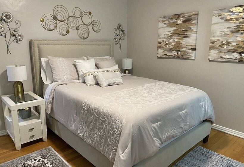 اقامتگاه Stunning Home With Large Yard In Los Angeles