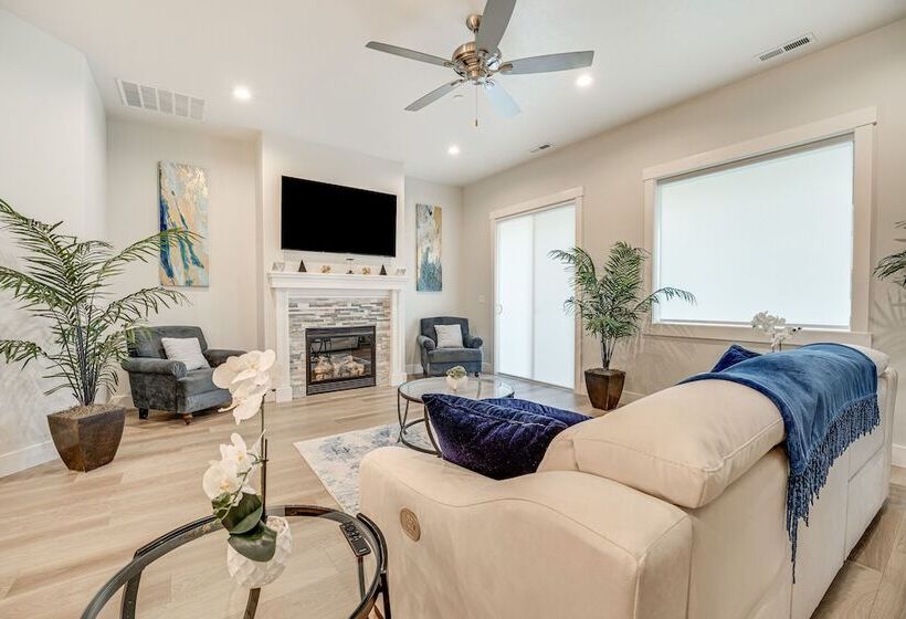 Richland Home W/ Hot Tub: Wineries, Hikes & More!