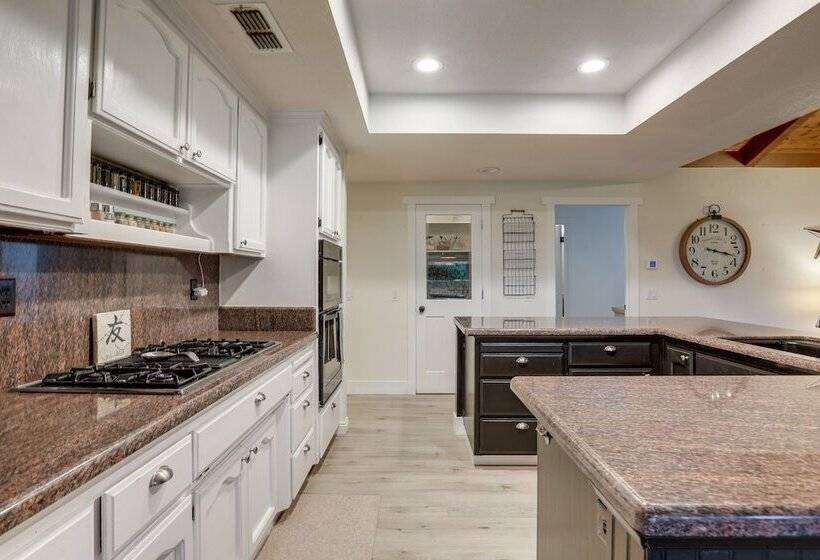 Roseville Home W/ Pool, 5 Mi To Folsom Lake!