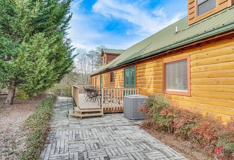 Spacious Log Cabin In Helen W/ Deck & Pool Access!