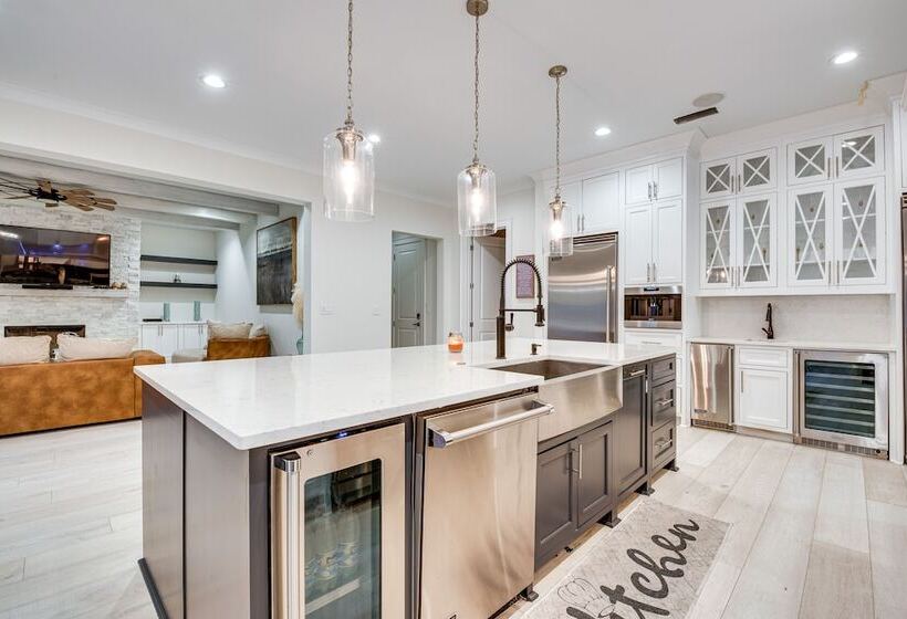 Sprawling Suwanee Home: Theater, Pool, Hot Tub!