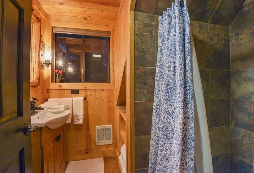 Tahoe Pines Cabin