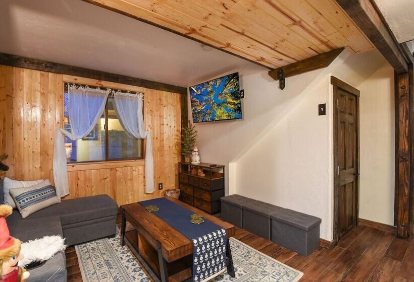 Tahoe Pines Cabin