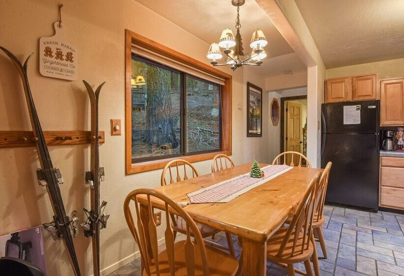 Tahoe Pines Cabin