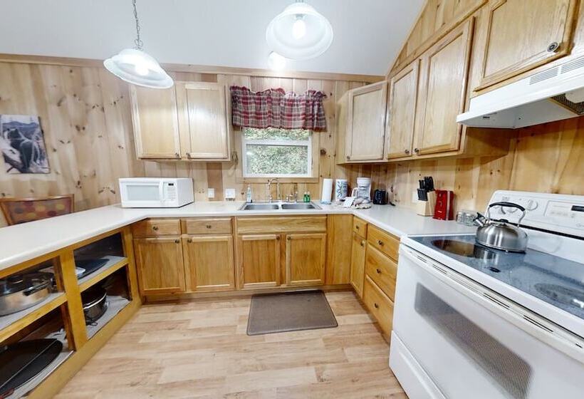 Tranquil Valley Retreat