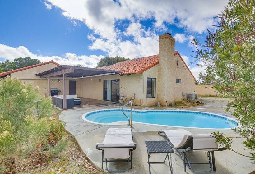 Yucca Valley Escape W/ Backyard & Mountain Views!