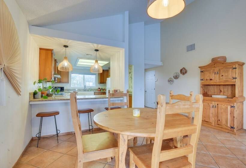 Yucca Valley Escape W/ Backyard & Mountain Views!
