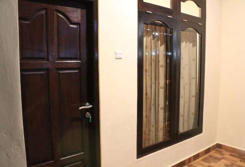 هتل Chillin Kuta Homestay