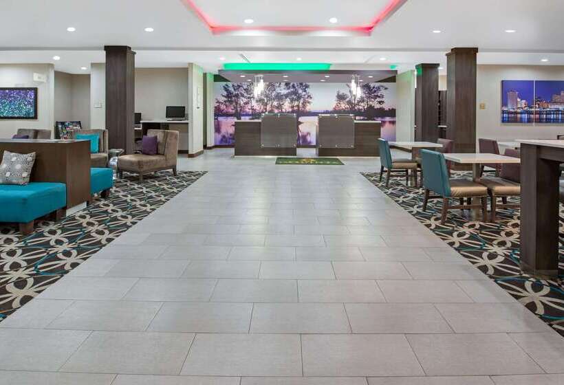 בית מלון כפרי La Quinta By Wyndham Lake Charles   Westlake