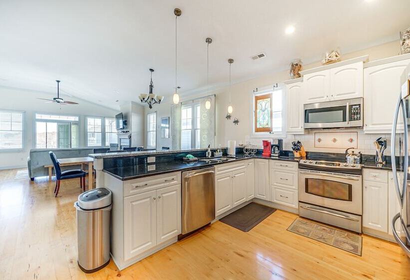 Breezy Kure Beach Home   Walk To Pier & Ocean!