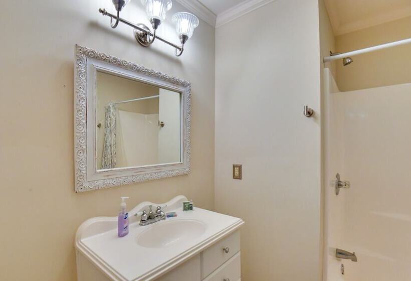 Buckhead Home W/ On Site Lake Oconee Access!