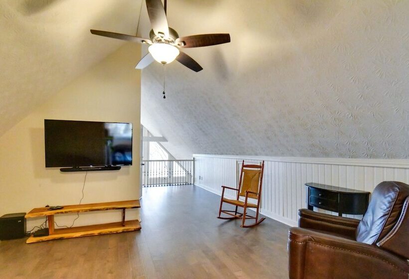Buckhead Home W/ On Site Lake Oconee Access!
