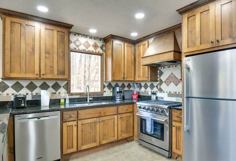 Buckhead Home W/ On Site Lake Oconee Access!