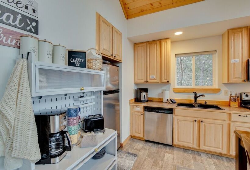 Cabin W/ Hot Tub & Fire Pit: 2 Mi To Cle Elum Lake