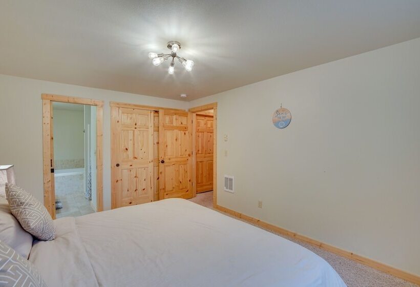 Cabin W/ Hot Tub & Fire Pit: 2 Mi To Cle Elum Lake