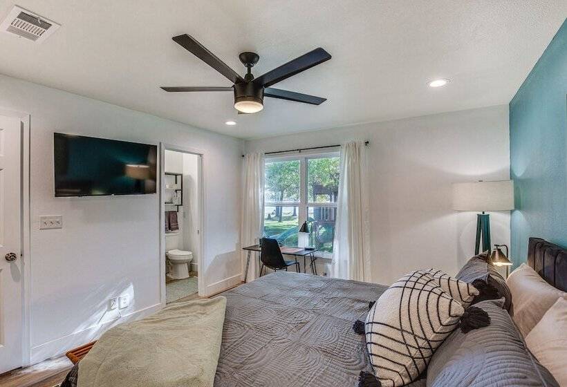 Private Dock: Charming Cedar Creek Retreat!