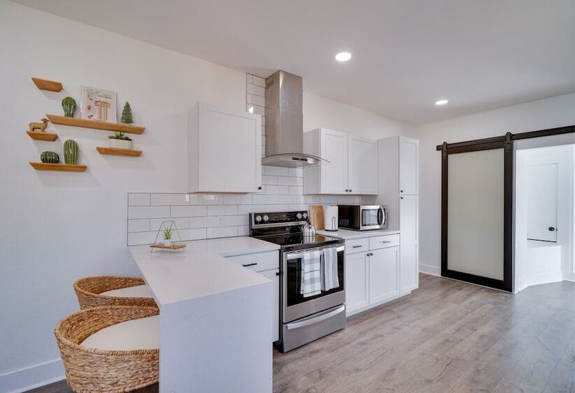 Charming San Antonio Home ~ 2 Mi To The Alamo!