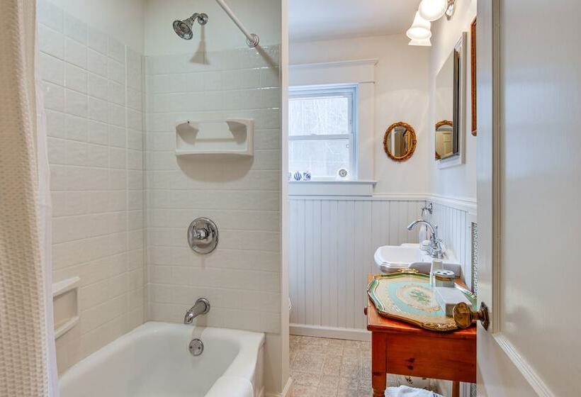 Charming & Spacious Olean Home W/ 2 Fireplaces