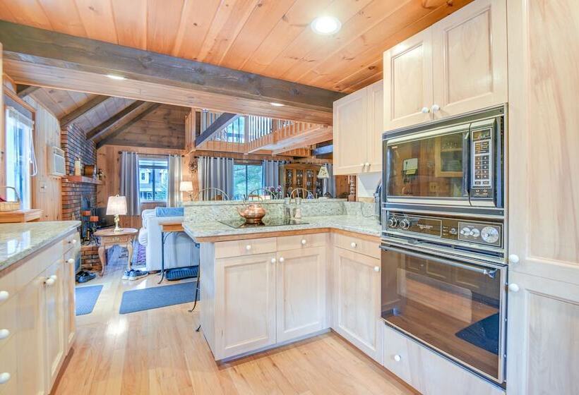 Charming Tamworth Cabin W/ Grill & Fireplace