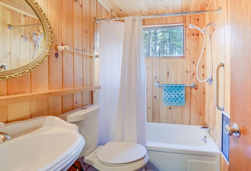 Charming Tamworth Cabin W/ Grill & Fireplace