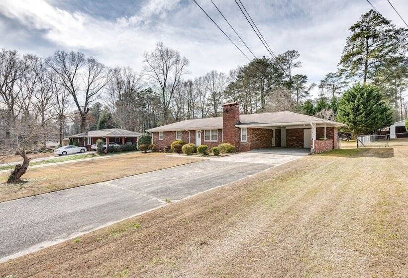 Cozy Austell Home W/ Sunroom   4 Mi To Six Flags!