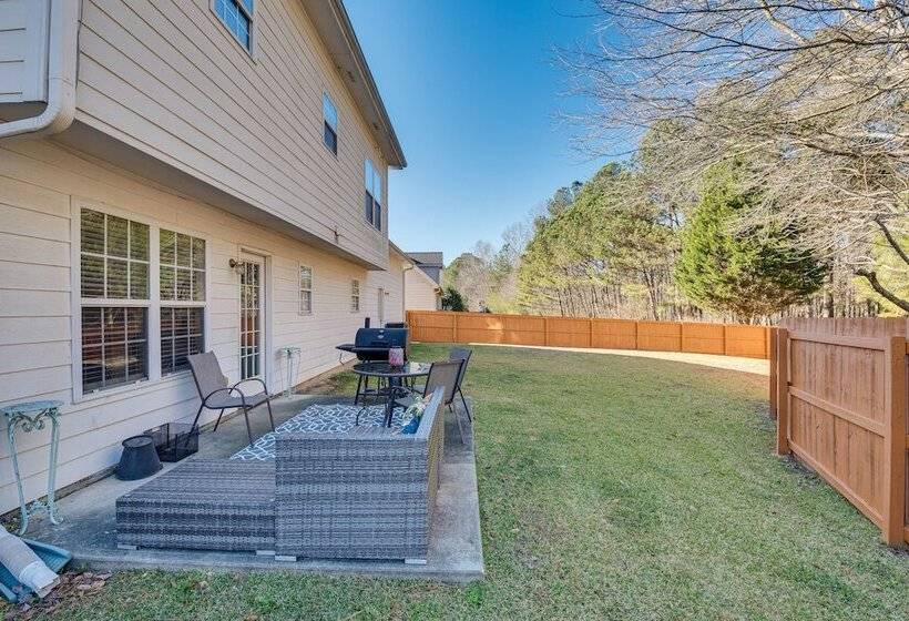 Cozy Georgia Retreat W/ Patio, Grill & Pool Access