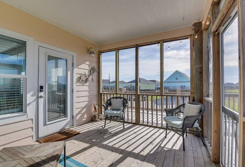 Crystal Beach Home W/ Covered Patio: Pets Welcome!