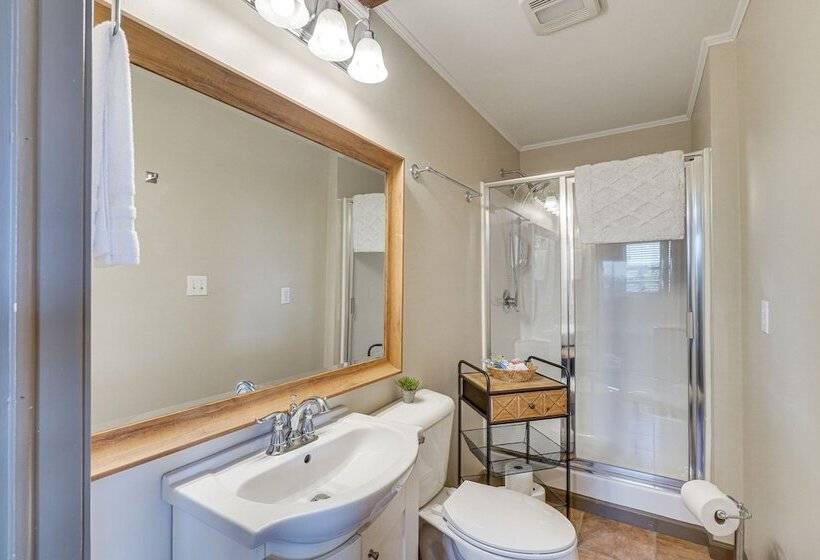Decatur Oasis   Private Pool, Hot Tub & Deck!