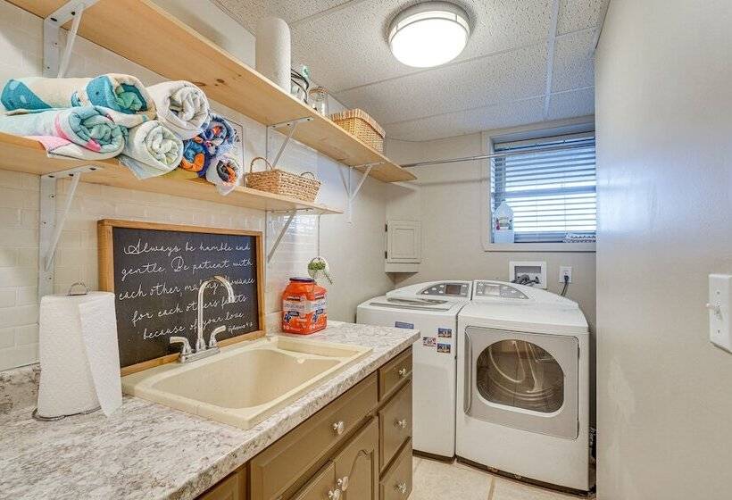 Decatur Oasis   Private Pool, Hot Tub & Deck!