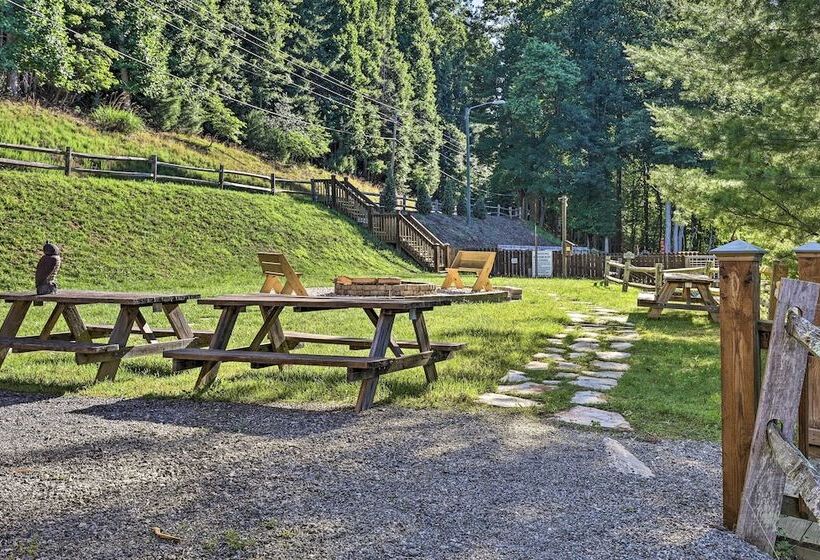 Deep Gap Cabin W/ 2 Decks & Community Amenities!