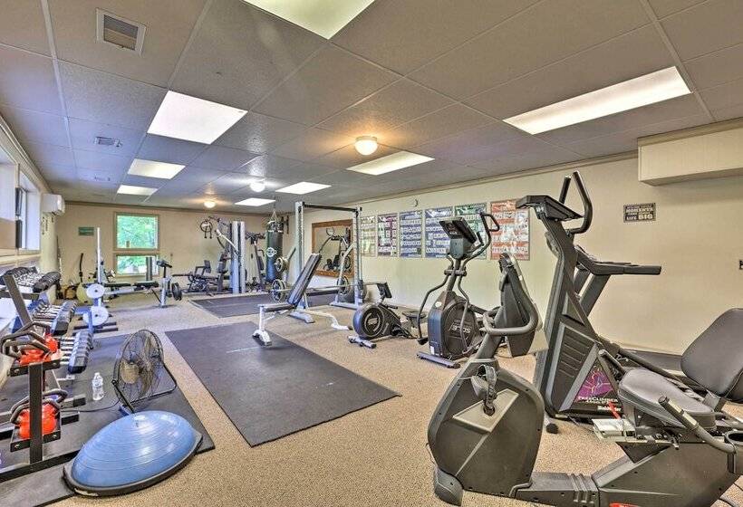 Deep Gap Cabin W/ 2 Decks & Community Amenities!