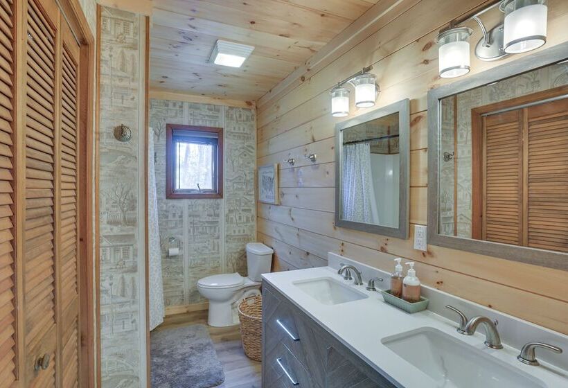 Deep Gap Cabin W/ 2 Decks & Community Amenities!