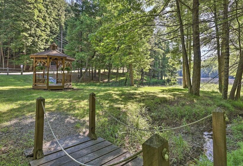 Deep Gap Cabin W/ 2 Decks & Community Amenities!