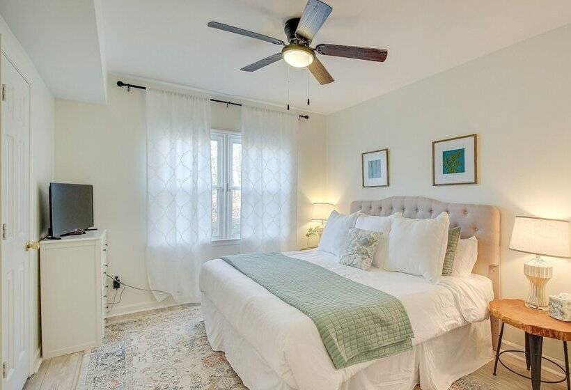 Dog Friendly Home Near Carters Lake W/ Amenities