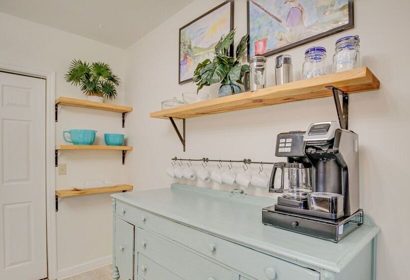 Dog Friendly Home Near Carters Lake W/ Amenities